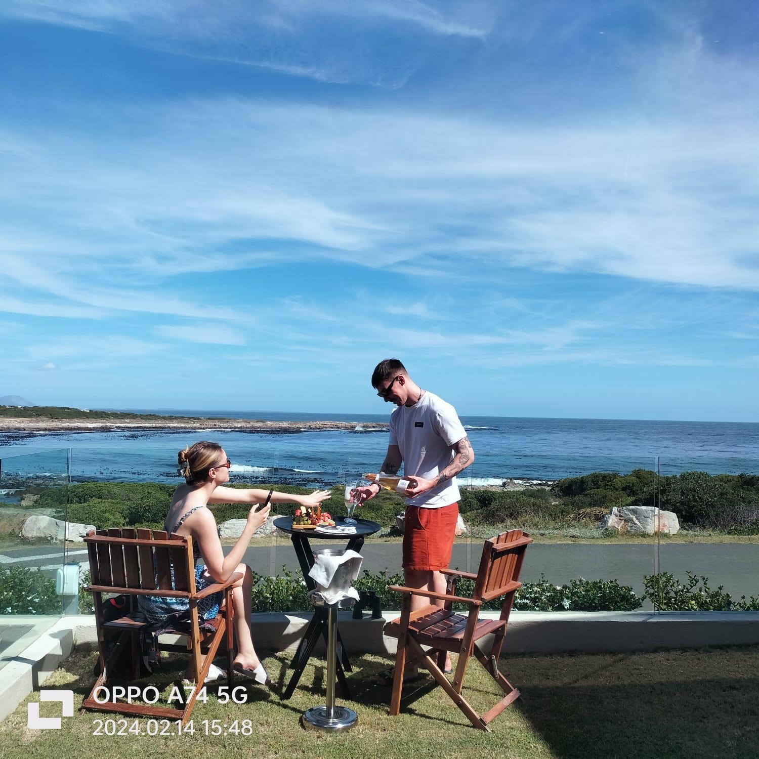 Schulphoek Seafront House ヘルマナス エクステリア 写真 A braai in Hermanus, South Africa